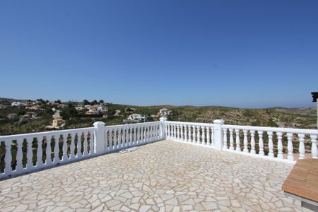 Spacious villa for rent with sea views - Photo 2