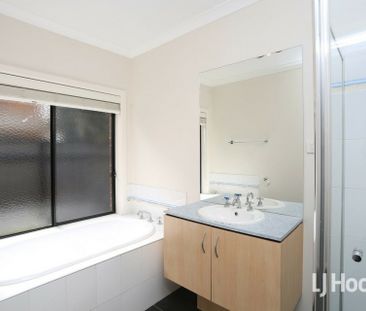 3 Cowan Parkway, Point Cook VIC, Belconnen - Photo 4