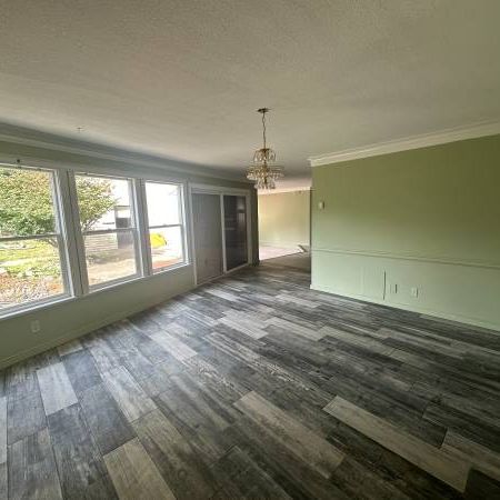 Ugly Home That Needs Love! - Photo 3