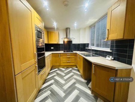 3 bedroom terraced house to rent - Photo 4