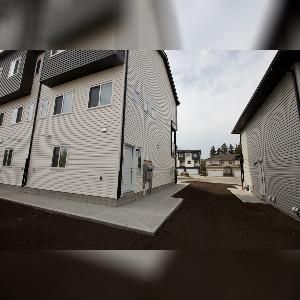 3 Bed 2.5 Bath Dbl Garage Balcony Townhouse For Rent Leduc - Photo 1