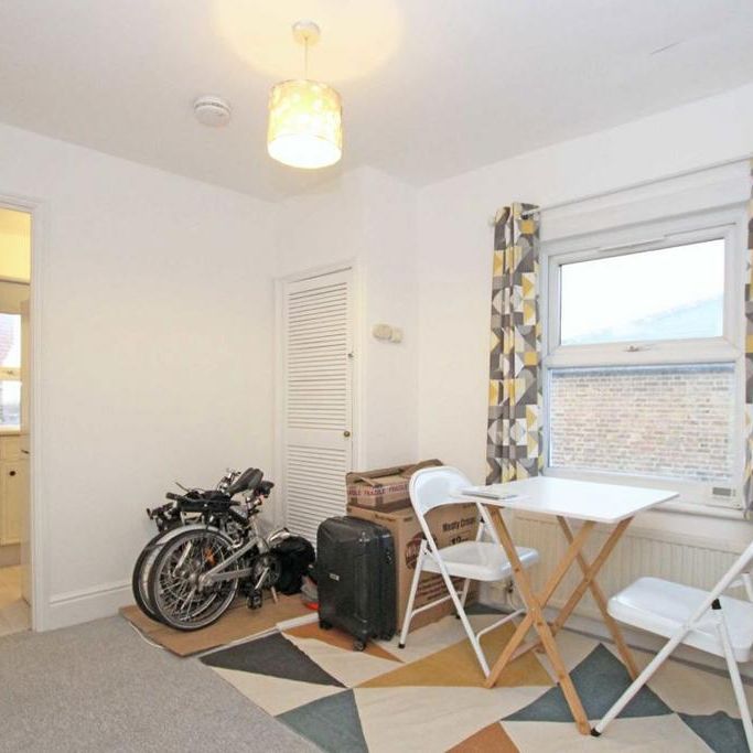 Studio to rent - Photo 1