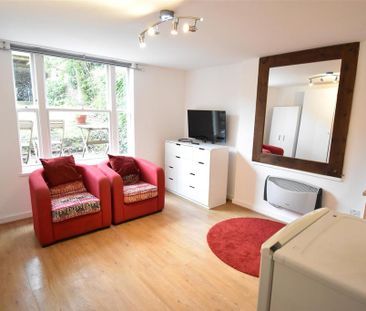 Studio to rent - Photo 1