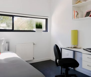 3 Bedroom Apartment - Photo 2