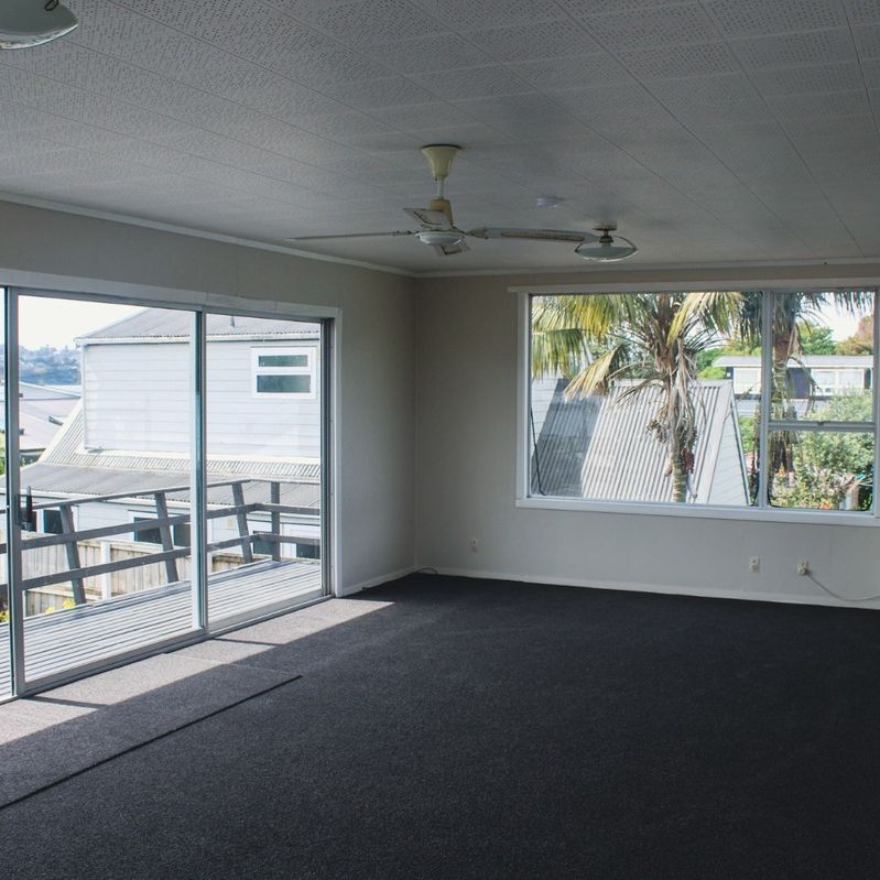 Beautiful in Mangere Bridge - Photo 1