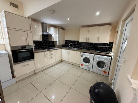 1 bedroom in a house share to rent - Photo 3