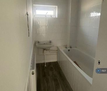 3 bedroom end of terrace house to rent - Photo 5