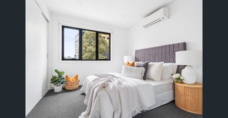 STYLISH & LOW MAINTENANCE HOME - Photo 5