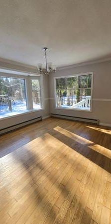 HOUSE ON ACREAGE - 3 BDRMS & 4 BATHS - PET FRIENDLY - Photo 1