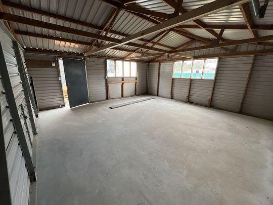 Newly Renovated 3 bedroom + Garage close to town - Photo 1