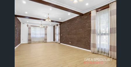 Freshly Renovated Spacious Family Home! - Photo 2