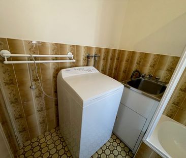 EXTRA LARGE PART FURNISHED 2 BEDROOM UNIT IN CHERMSIDE WITH AN EXTR... - Photo 6