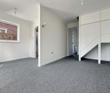 3 bedroom semi-detached house to rent - Photo 2