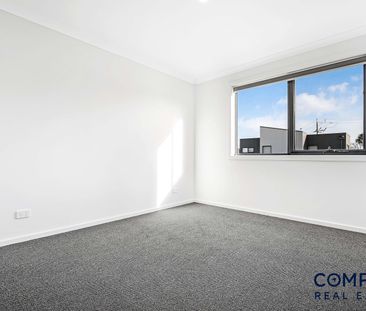 48 Cinnamon Drive, Cranbourne East VIC 3977 - Townhouse For Rent | ... - Photo 5