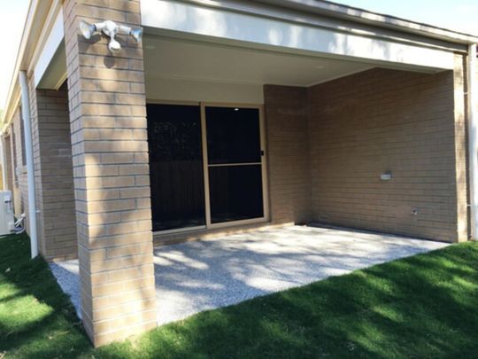 BEAUTIFUL FAMILY HOME - WALK TO SCHOOL!! - Photo 1