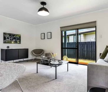 Spacious three bedroom, stand alone. - Photo 2