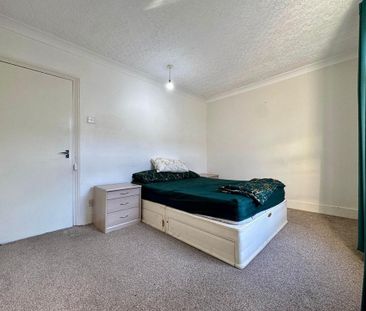 2 bedroom end of terrace house to rent - Photo 2