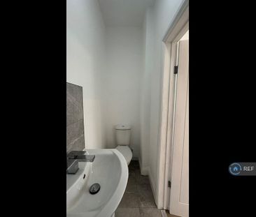 1 bedroom in a house share to rent - Photo 6