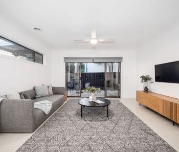 Modern chic, bright and spacious home in quiet convenient location - Photo 6