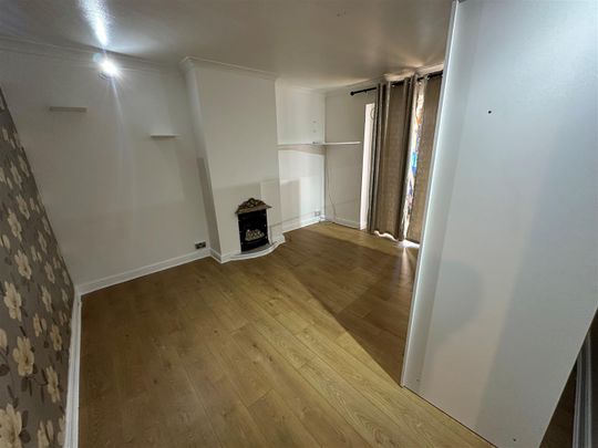 Blundell Road, HA8 0JJ, Edgware - Photo 1