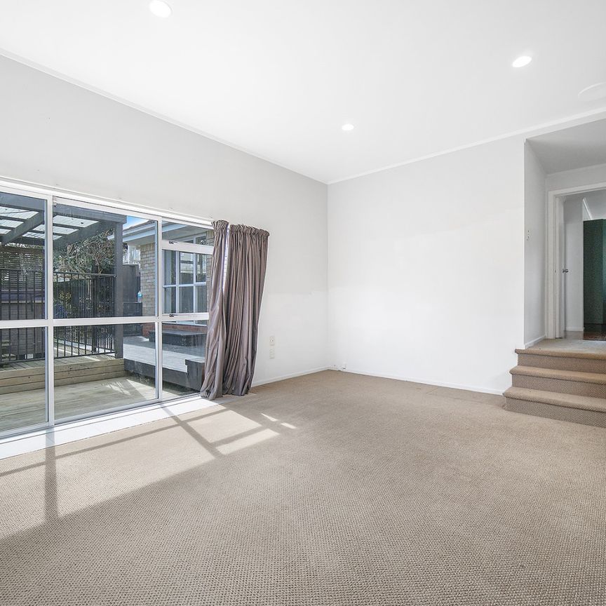 Stunning Family Home in Buckland Beach - Photo 1