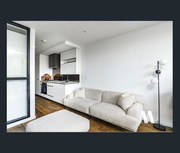 Stunning 1 Bedroom Apartment - Photo 2