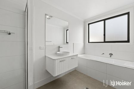 4 Bedroom Family Home in Elm Grove Estate Bungendore - Photo 3