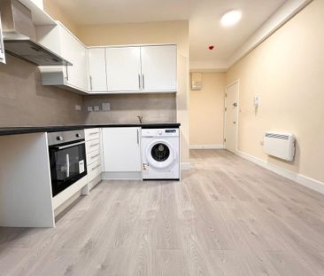 Studio to rent - Photo 1