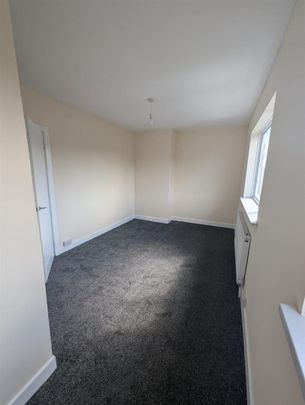 3 Beds - Terraced House - - Photo 1