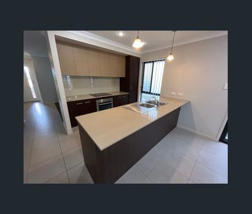 SPACIOUS FAMILY LIVING IN HIGHLAND RESERVE ESTATE - Photo 4