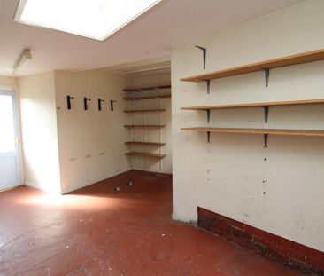 2 bedroom end of terrace house to rent - Photo 5