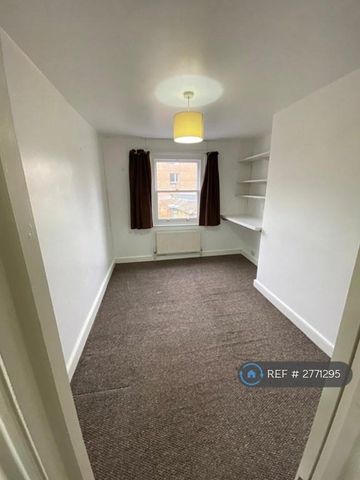 4 bedroom flat to rent - Photo 4