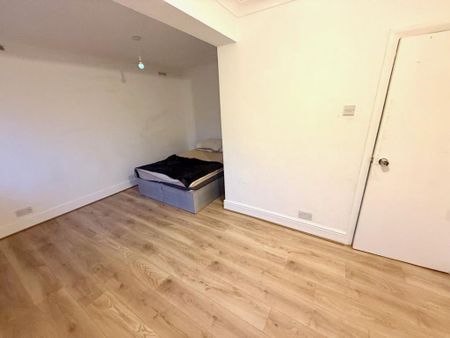 1 bedroom in a house share to rent - Photo 5