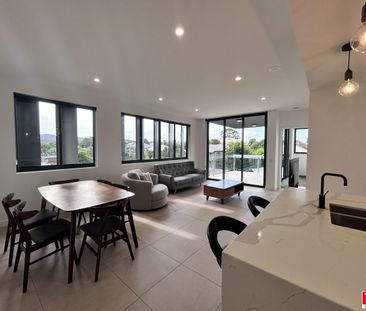 MODERN FULLY FURNISHED 2 BEDROOM APARTMENT IN THE HEART OF TOOWONG - Photo 1