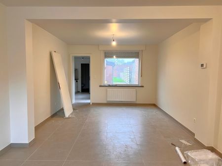 Gerenoveerde woning met 2 slaapkamers en tuin. - Photo 2