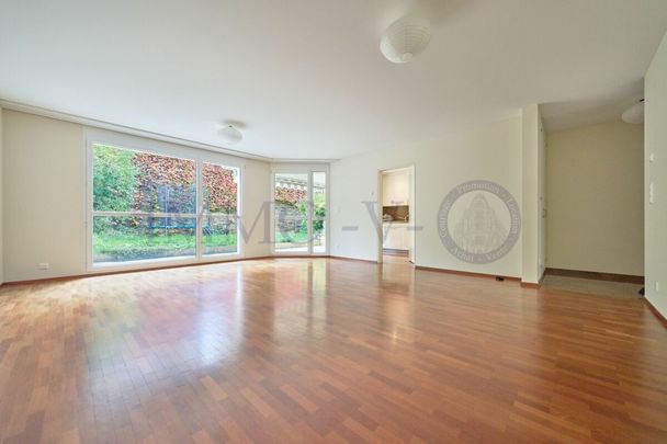 LUMINOUS WITH TERRACE WITH IDEAL LOCATION - Foto 1