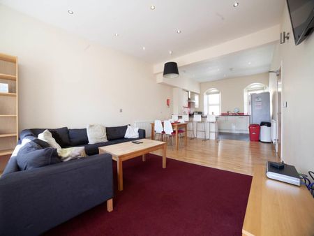 Flat 2 Seion Chapel Ambrose Street - Photo 2