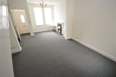 2 bedroom end of terrace house to rent - Photo 2