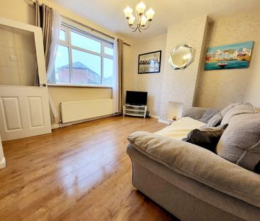 2 bedroom end of terrace house to rent - Photo 2