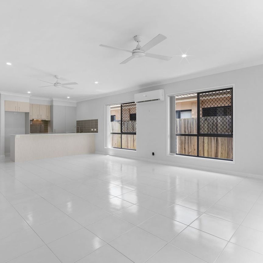 Modern living townhouse with close proximity to schools and public transport - Photo 1