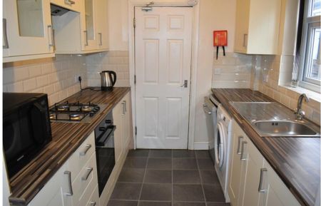 Room in a Shared House, Barnsfold Avenue Fallowfield, M14 - Photo 2