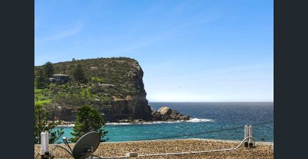 Contemporary beachside haven with ocean views - Photo 4