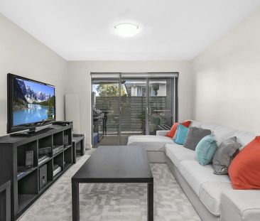 Modern Top Floor Apartment - Entrance via Shackel Avenue - Photo 1