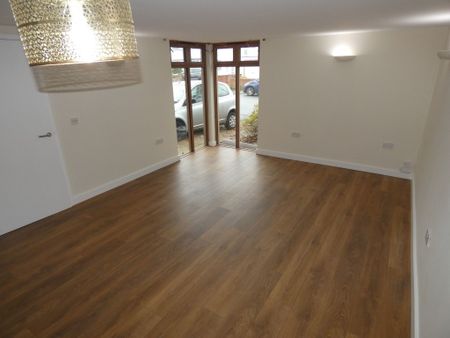 1 bed Apartment - To Let - Photo 2