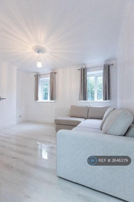 3 bedroom flat to rent - Photo 1