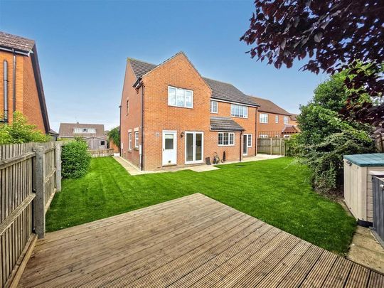 4 bedroom detached house to rent - Photo 1
