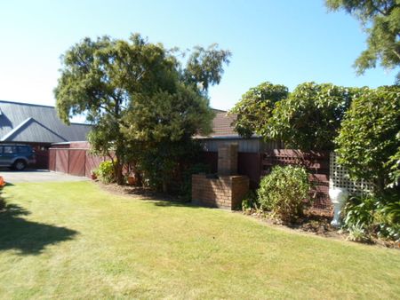 Waikanae - 4 Bedrooms - Photo 4