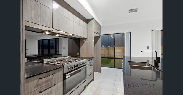 Elegant Residence with High-End Finishes - Photo 1