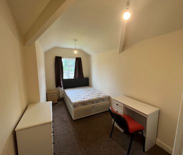 6 Bed Semi-Detached House, Yew Tree Road, M14 - Photo 2