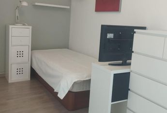 Alugo quarto em Linda a Velha ao lado da Carris